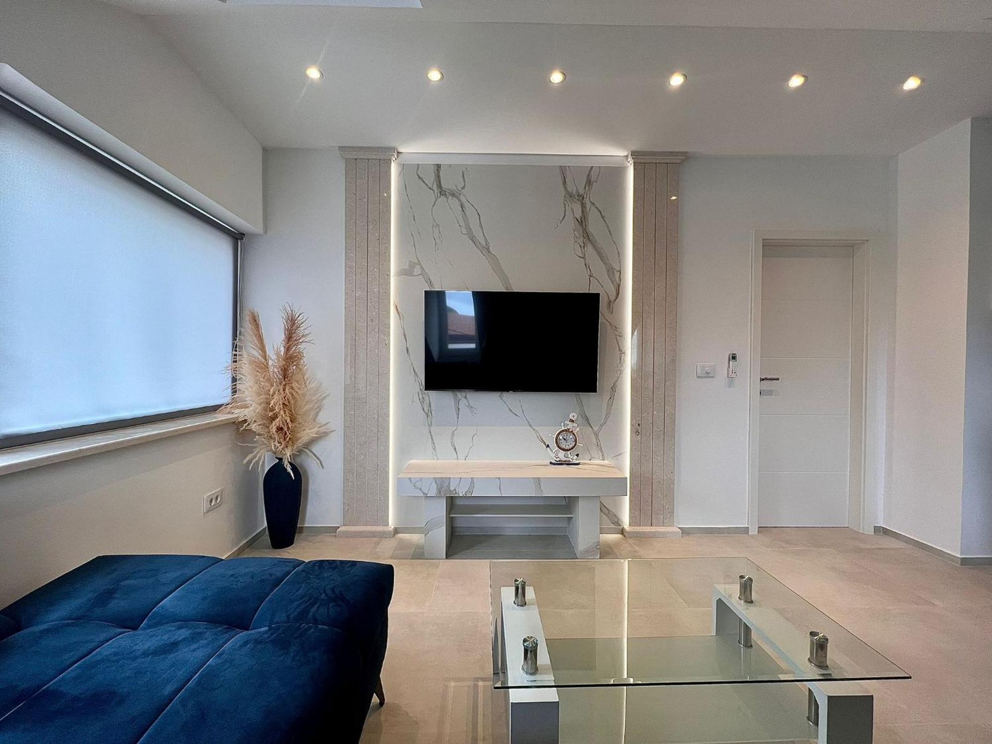 Luxe Nikolina Apartment